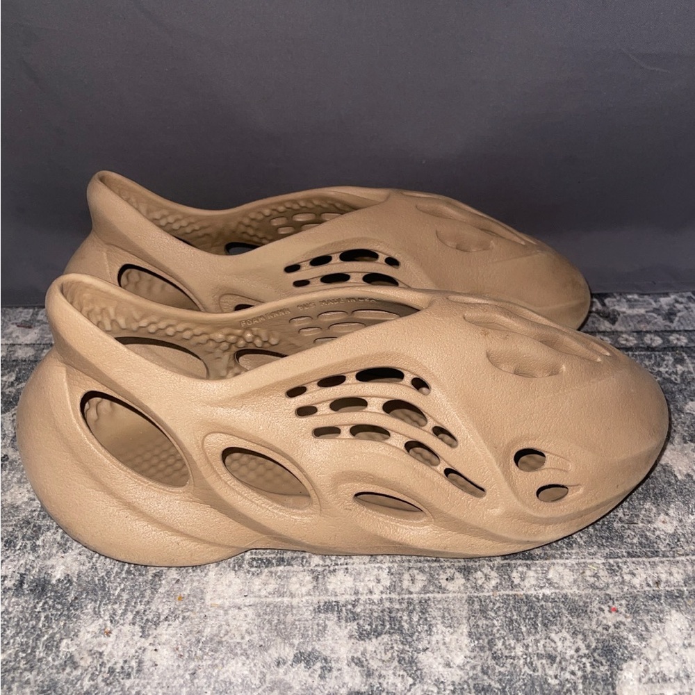 Yeezy - Picture 4 of 5